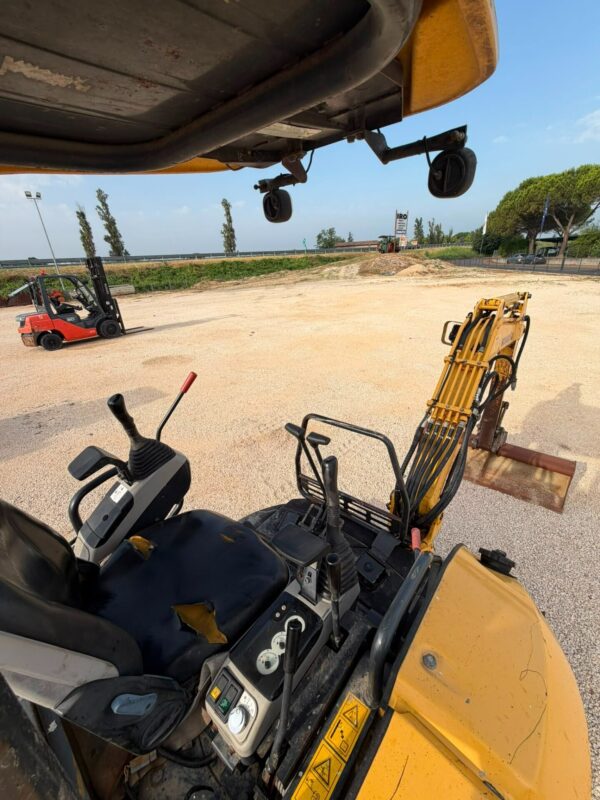 Escavatore KOMATSU PC20MR-2